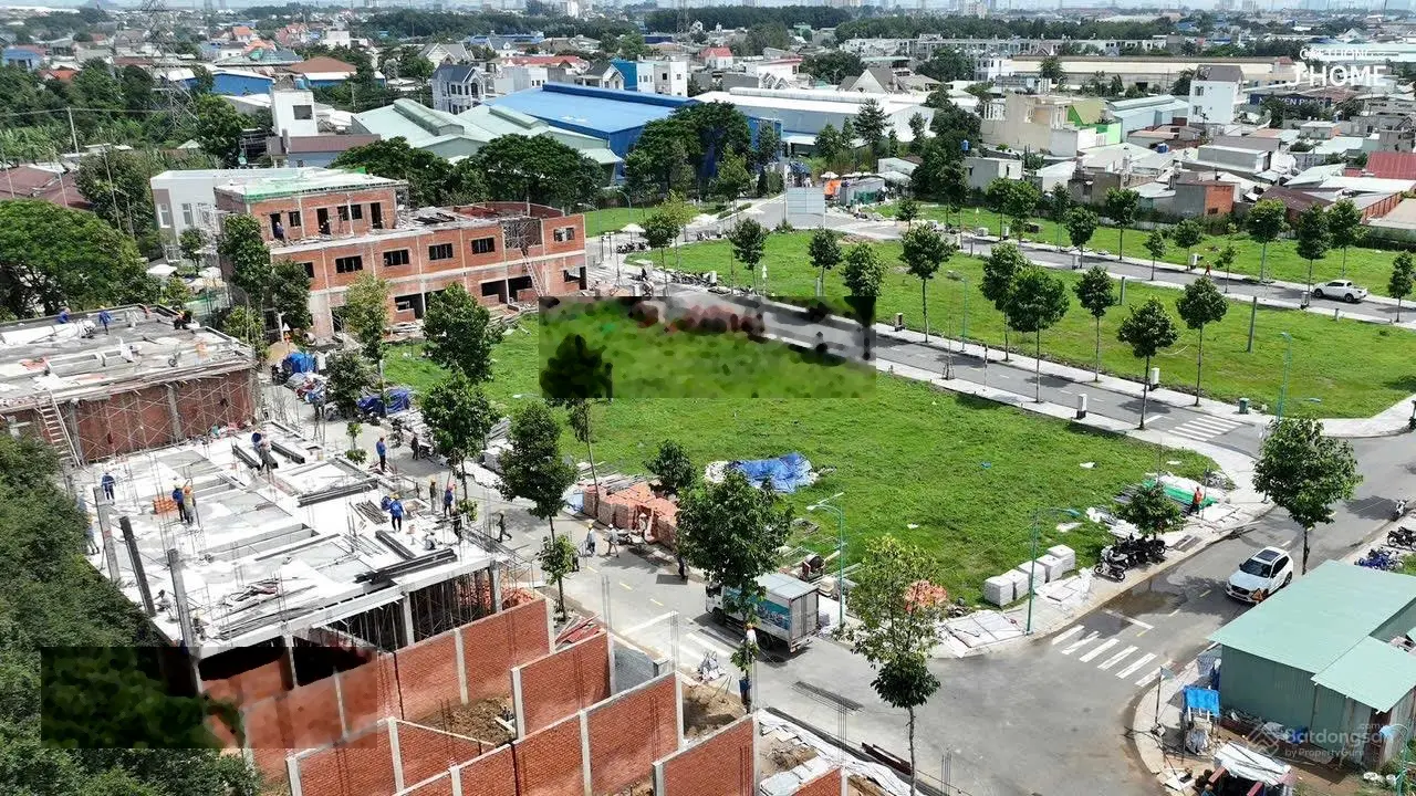 Nhà sổ hồng tiêng, mặt tiền đường DT 743 tp Thuận An, Bình Dương, 1 trệt 2 lầu có sân vườn