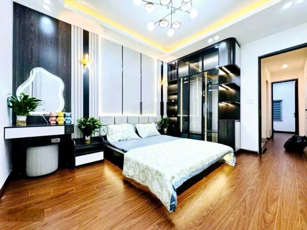 Nhà mới đẹp, Hoàng Văn Thái, 5 phòng ngủ, 38m2, 4 tầng, Mercedes đỗ cổng, chỉ nhỉnh 6 tỷ