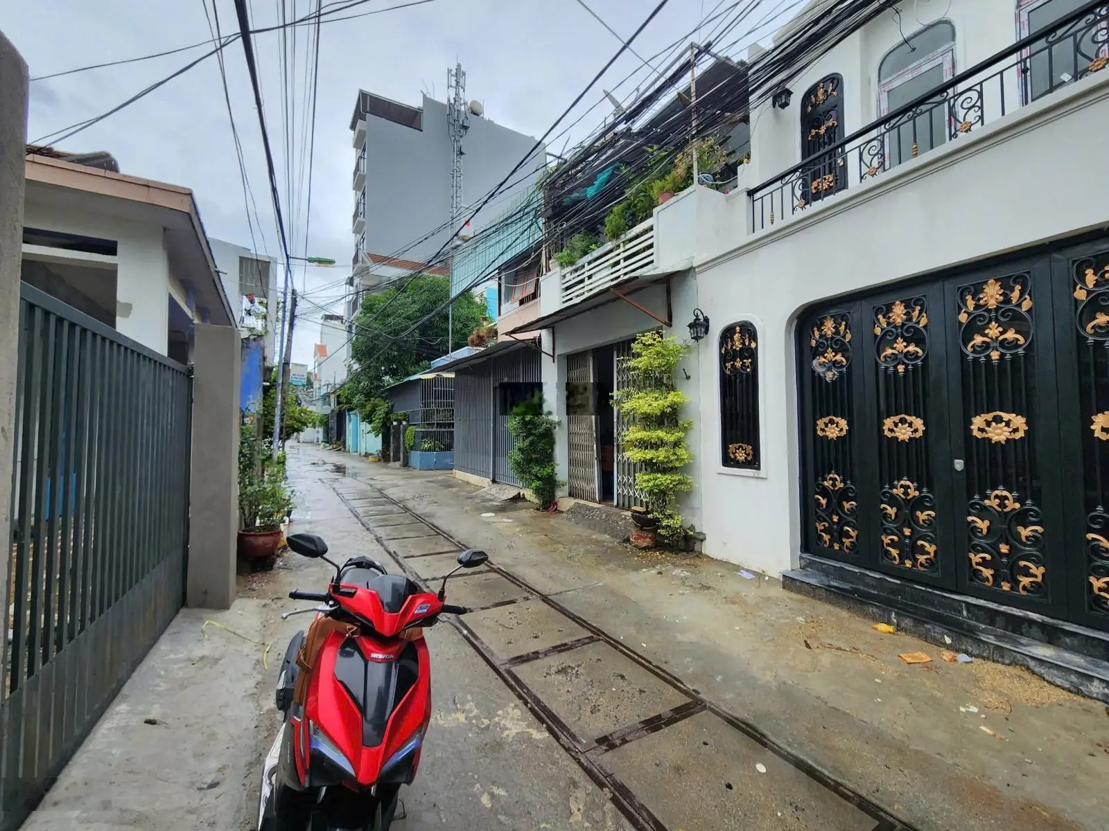 Bán nhà nhỏ đẹp hẻm 2 ô tô Hoàng Diệu