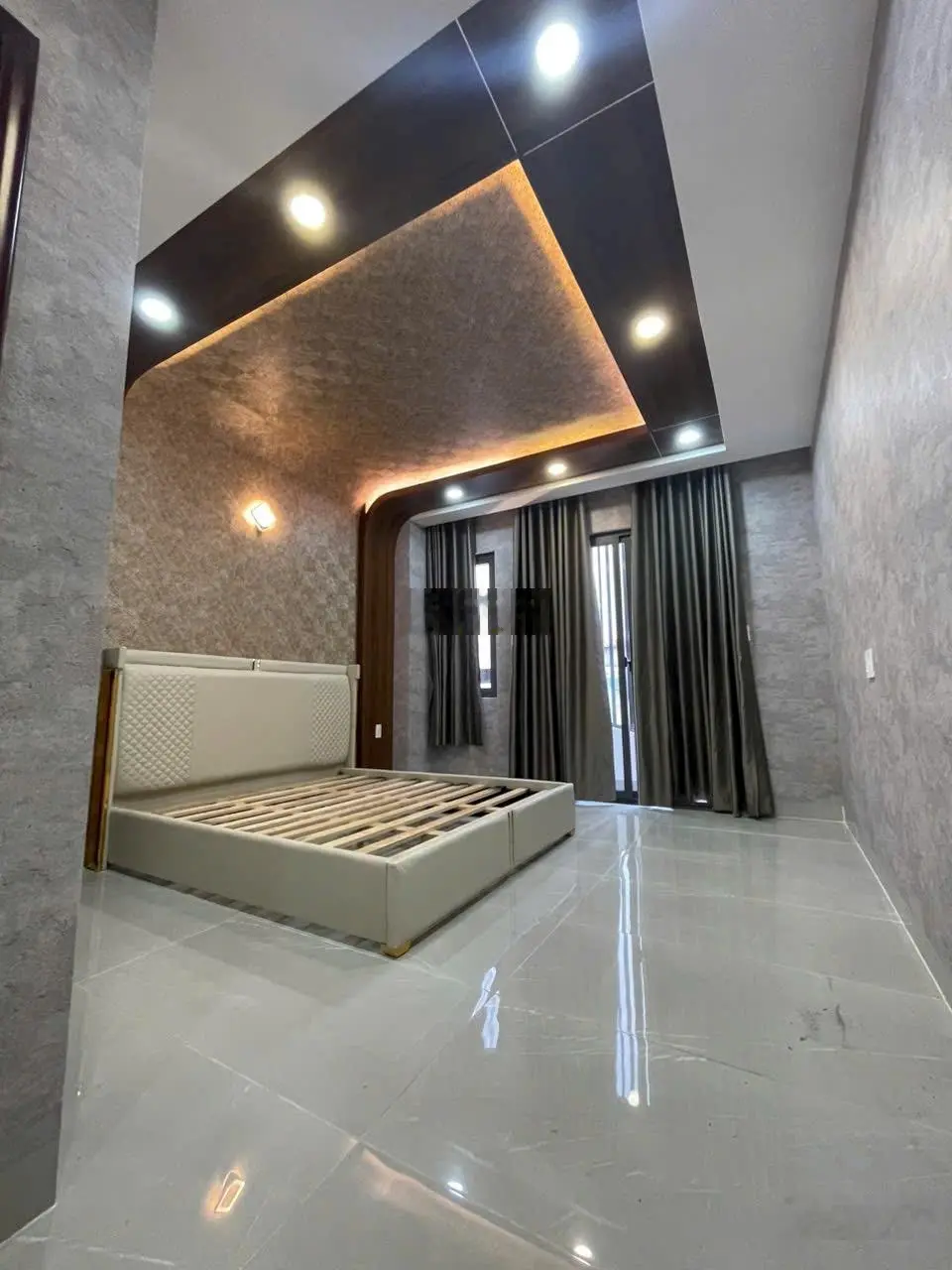 - Bán nhà hẻm 4m Tô Hiệu, P. Tân Thới Hoà, Q. Tân Phú, DT: 4x12m, 2 lầu, sân thượng, giá 6.55 tỷ TL