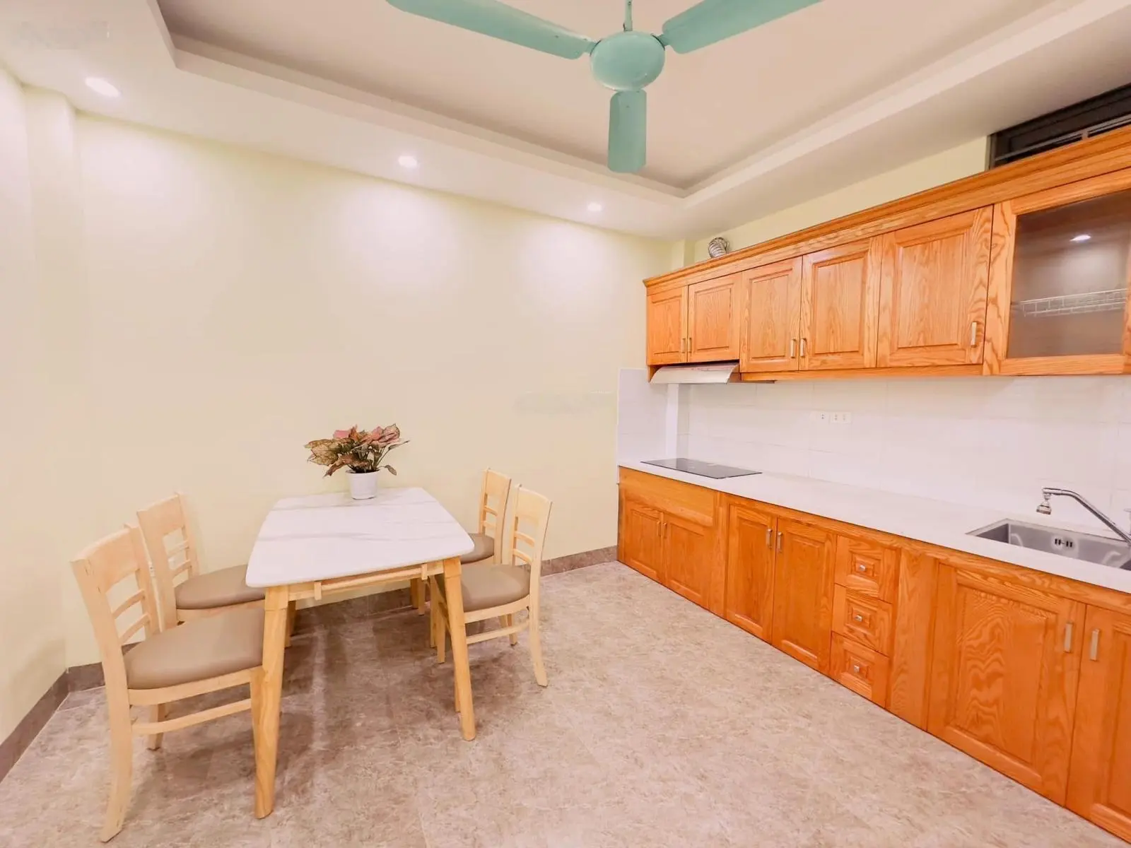 Ngõ nông thẳng tắp bán nhà Tư Đình hàng xóm Himlam 5 tầng về ở luôn giá 6,6 tỷ có thương lượng