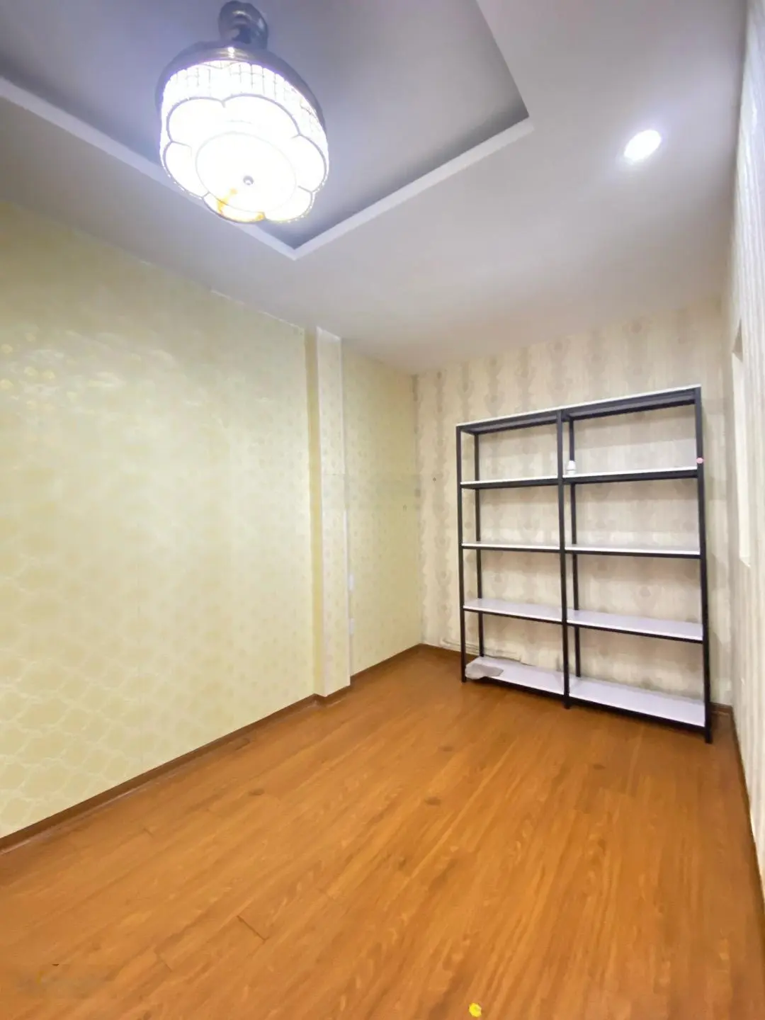 Bán nhà 3 tầng mặt tiền Nguyễn Hữu Thọ, 85.1m2, sát 2 bệnh viện lớn, ngay đoạn kinh doanh sầm uất