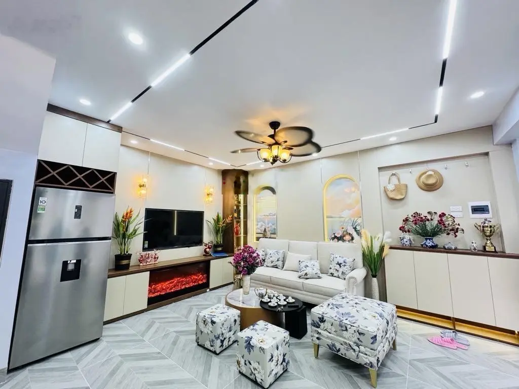 Siêu phẩm ngõ ô tô - kinh doanh - ô tô vào nhà - đẳng cấp nội thất 5* - giá hiếm nhất khu vực