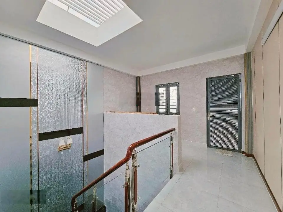 Đi nước ngoài định cư bán gấp nhà ở đường Bạch Vân, phường 5, quận 5, giá 2 tỷ 750 triệu