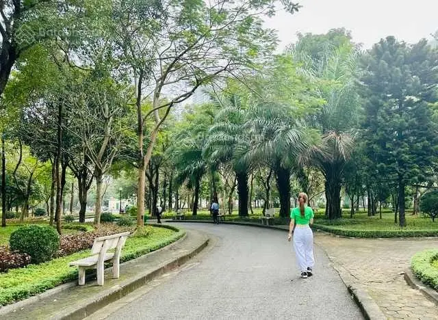 Mặt phố Ngọc Lâm - vỉa hè - kinh doanh sầm uất - 56m2 - 11 tỷ - sổ đỏ chính chủ