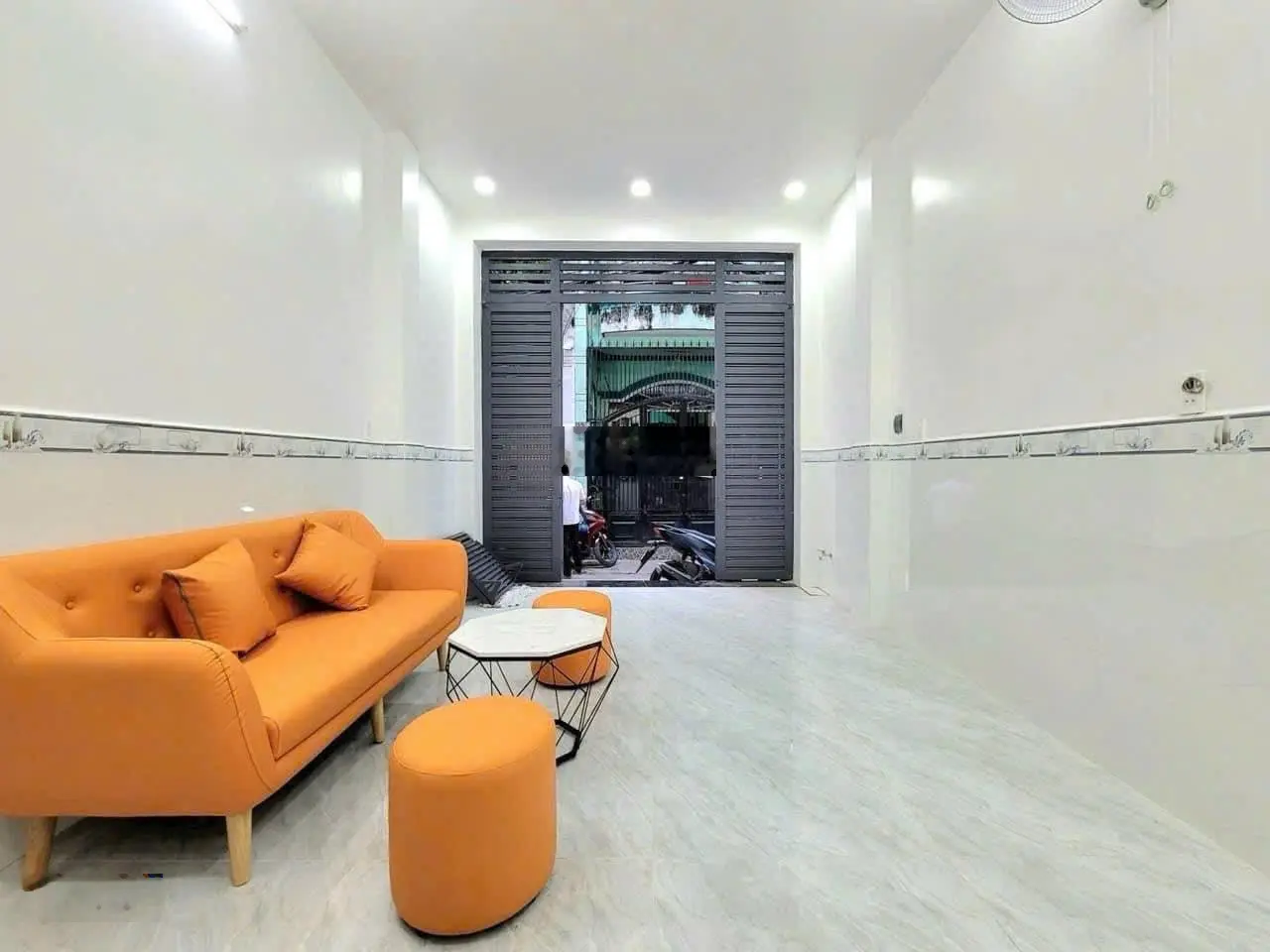 Chính chủ bán nhà 34m2 đường Hậu Giang, phường 6, quận 6 giá 1 tỷ 780 triệu. Hẻm xe hơi 5m.