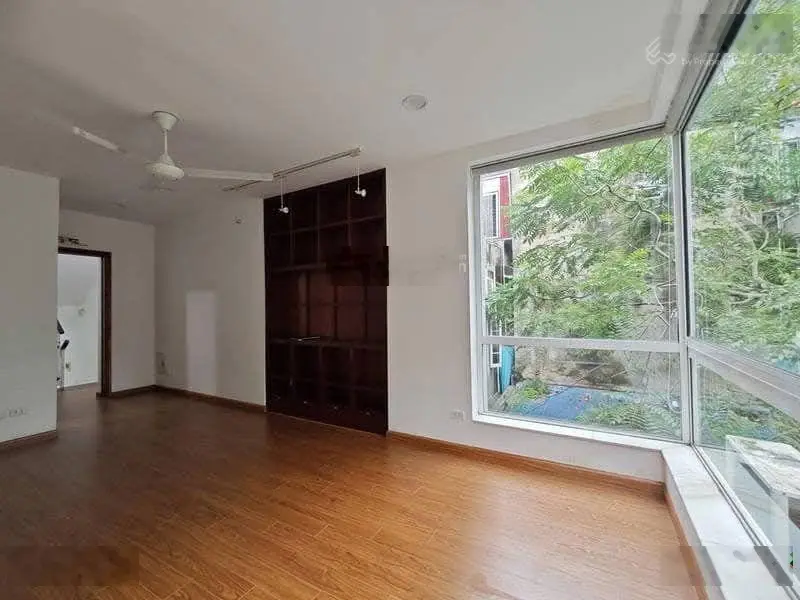 Vip Ba Đình - Khu nhiều toà VP Đại Sứ Quán -thiết kế hiện đại - ôtô dừng đỗ vào nhà - 2 sân thoáng