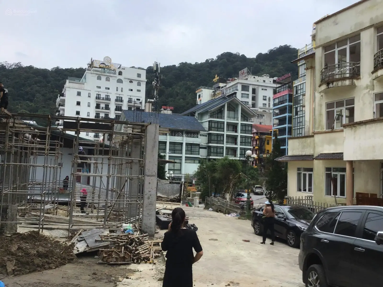 Bán 2.108m2 đất có sẵn khách sạn The Gold House Tam Đảo, khu du lịch thị trấn Tam Đảo