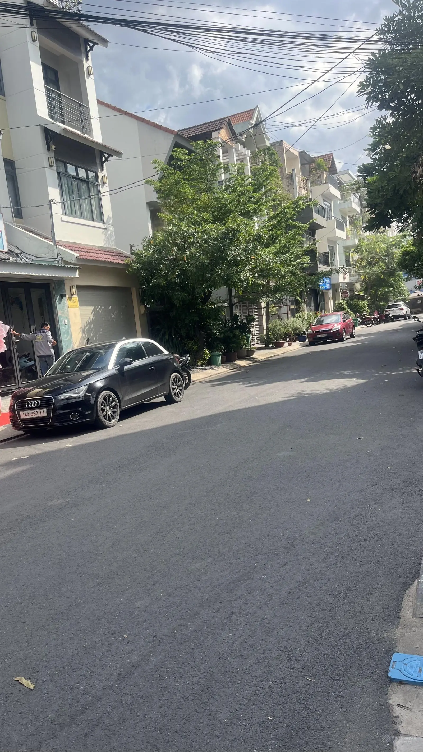 Bán nhà mặt tiền kinh doanh đường Quốc Hương, P. Thảo Điền - DT: 4,2x 17m - Giá 23 tỷ