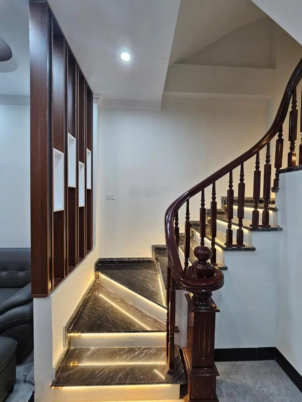 Bán nhà thượng thanh,32m_mt4m,3ngu,phun nội thất,ô tô đỗ cổng,5xty