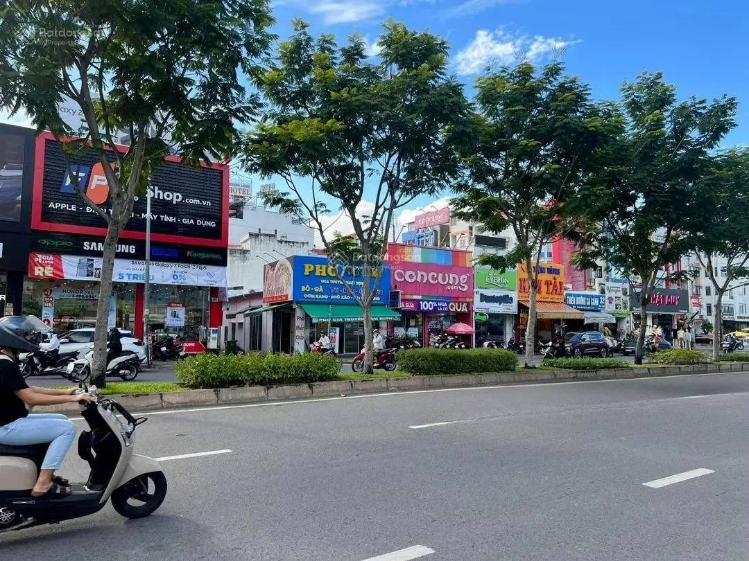 Siêu phẩm đối diện sông Sài Gòn MT Nguyễn Văn Hưởng DT: 12x20m - KC: 1H7T HĐT 250 tr giá 83 tỷ TL
