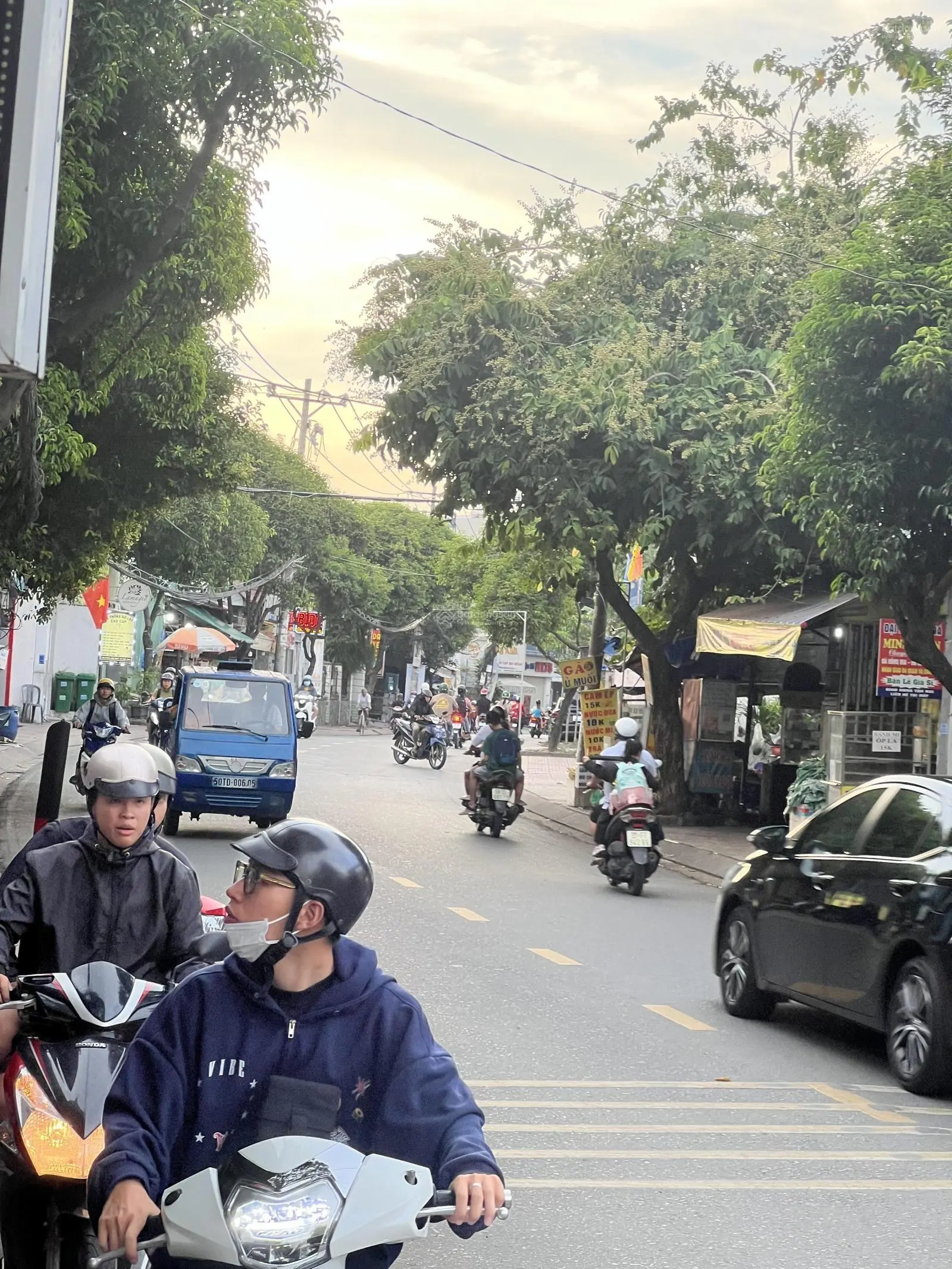 Nhà bán mặt tiền đường Đình Phong Phú Q9 - đối diện trường học - khu mua bán sầm uất !