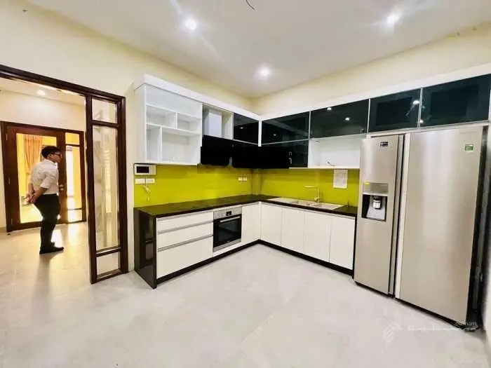 Bán nhà mặt phố Yên Hoa Yên Phụ Tây Hồ. Lô góc view hồ tây 24,8 tỷ