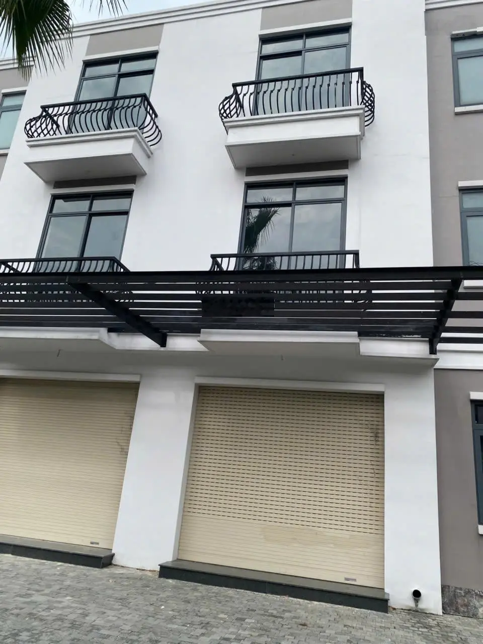 Nhà mặt tiền đối diện vinhomes hóc môn, 6x16m, 1 trệt 2l, shr, chính chủ,nhà mới,h .công, đường lớn