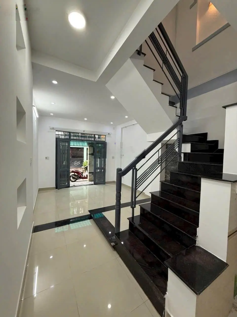 Bán nhà 2 tầng hẻm xe hơi đường số 9, Trường Thọ, Thủ Đức, giá chỉ 5,9 tỷ