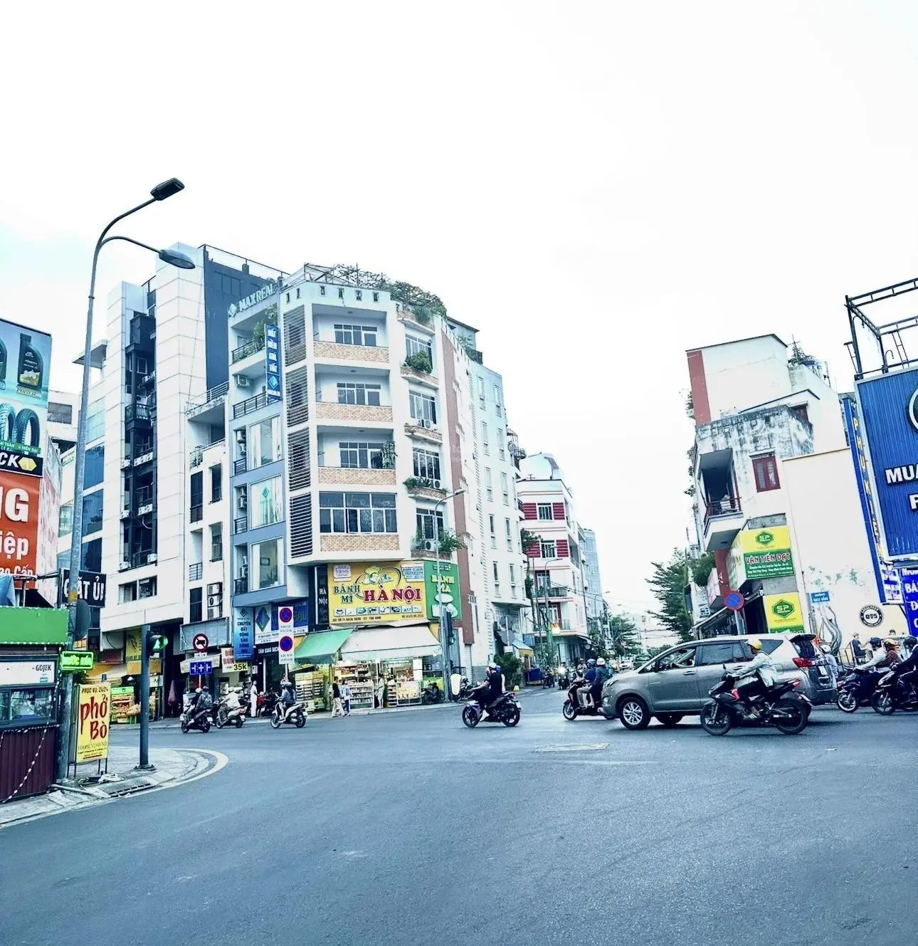 Nhà 50m2 - 2t - hẻm xe hơi né - dân trí cao - kinh doanh đa ngành - sát sân bay - công viên .