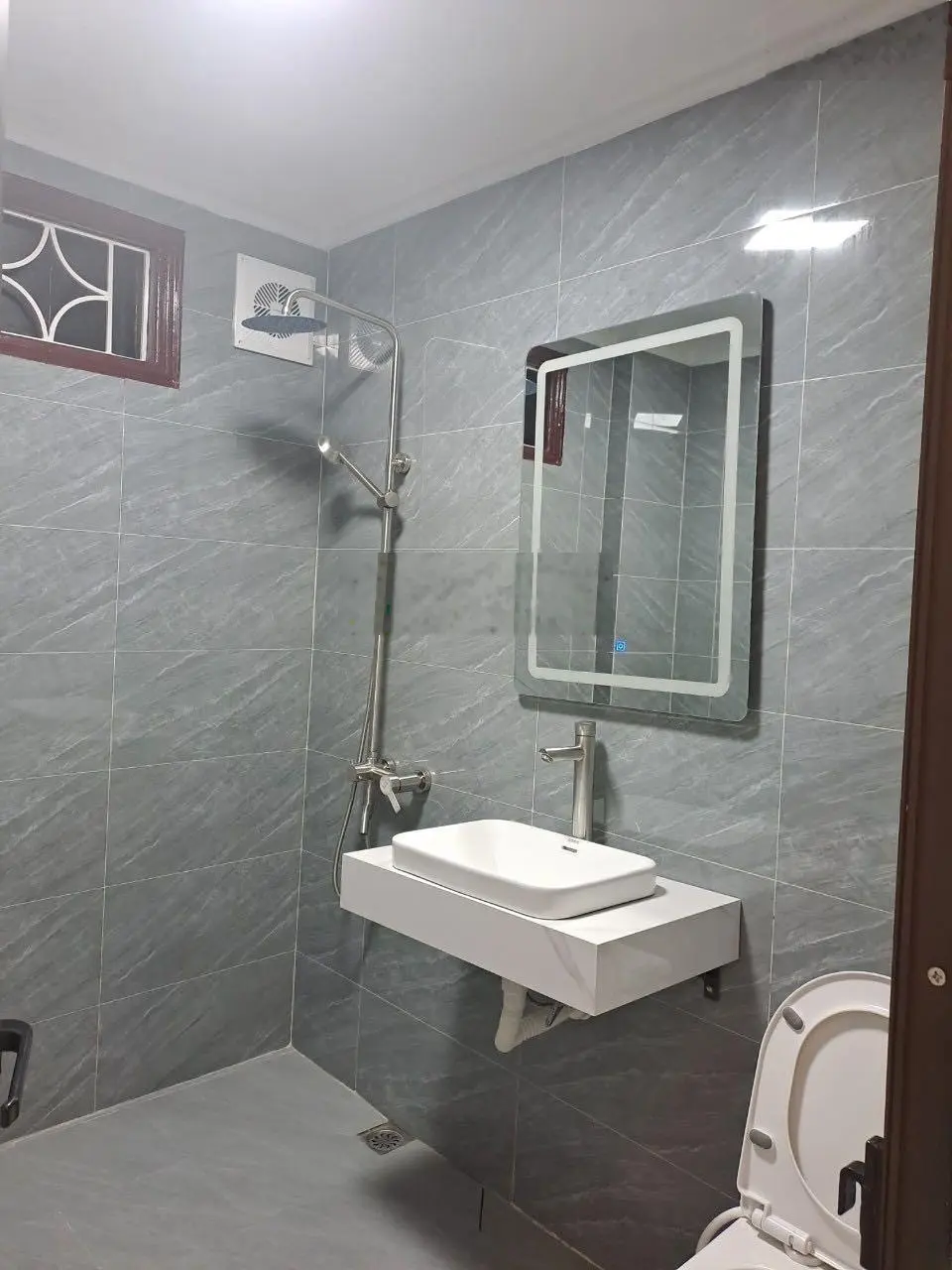 Bán nhà Ngõ 79 Cầu Giấy. Ngõ thông kinh doanh diện tích 45m2x 4 tầng 5 ngủ tặng nội thất nhỉnh 8 tỷ