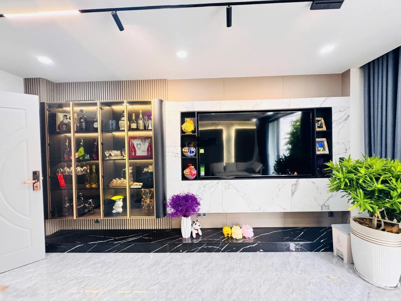 Bán nhà gần biển full nội thất xịn xò. 6 tầng chỉ 18 tỷ mặt đường phạm ngọc thạch vĩnh hải nha trag