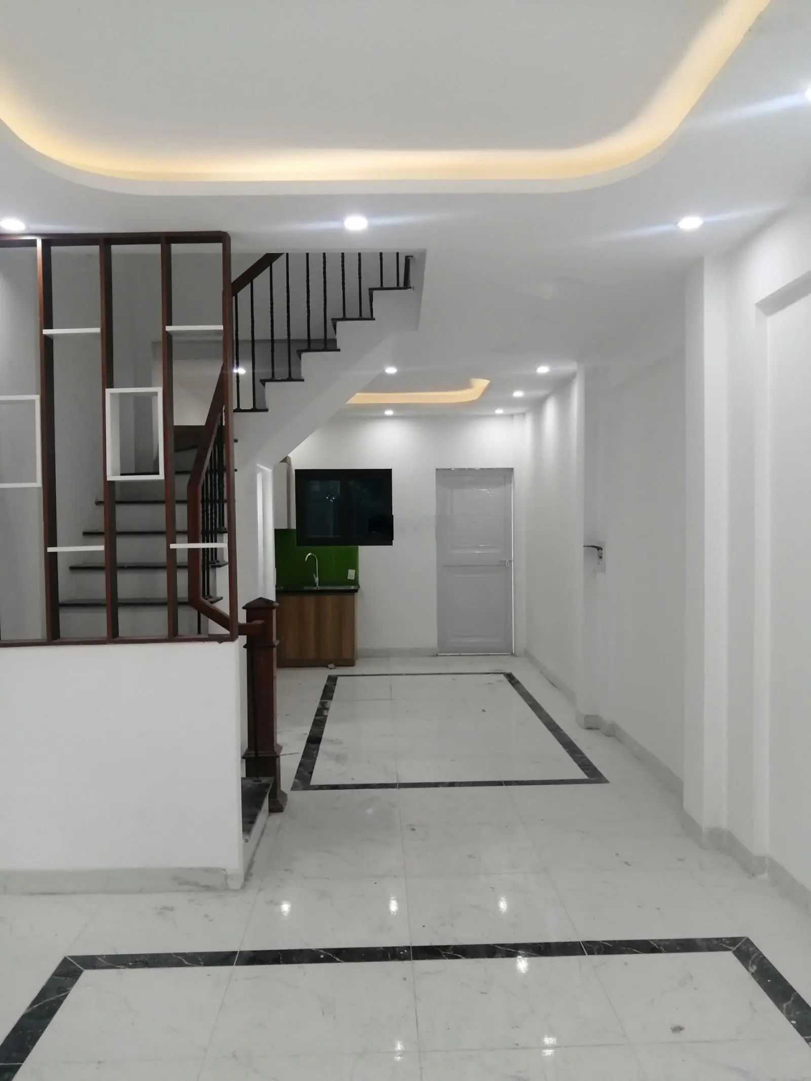 Nhà mới - đường ngõ rộng-ô tô đỗ cửa-gần ngay chục chính xã phụng châu