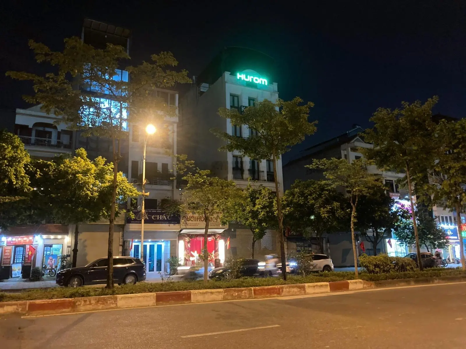 Bán nhà mặt phố Cổ Linh, vị trí đẹp gần ngay Aeon mall Long Biên, kinh doanh bất chấp.