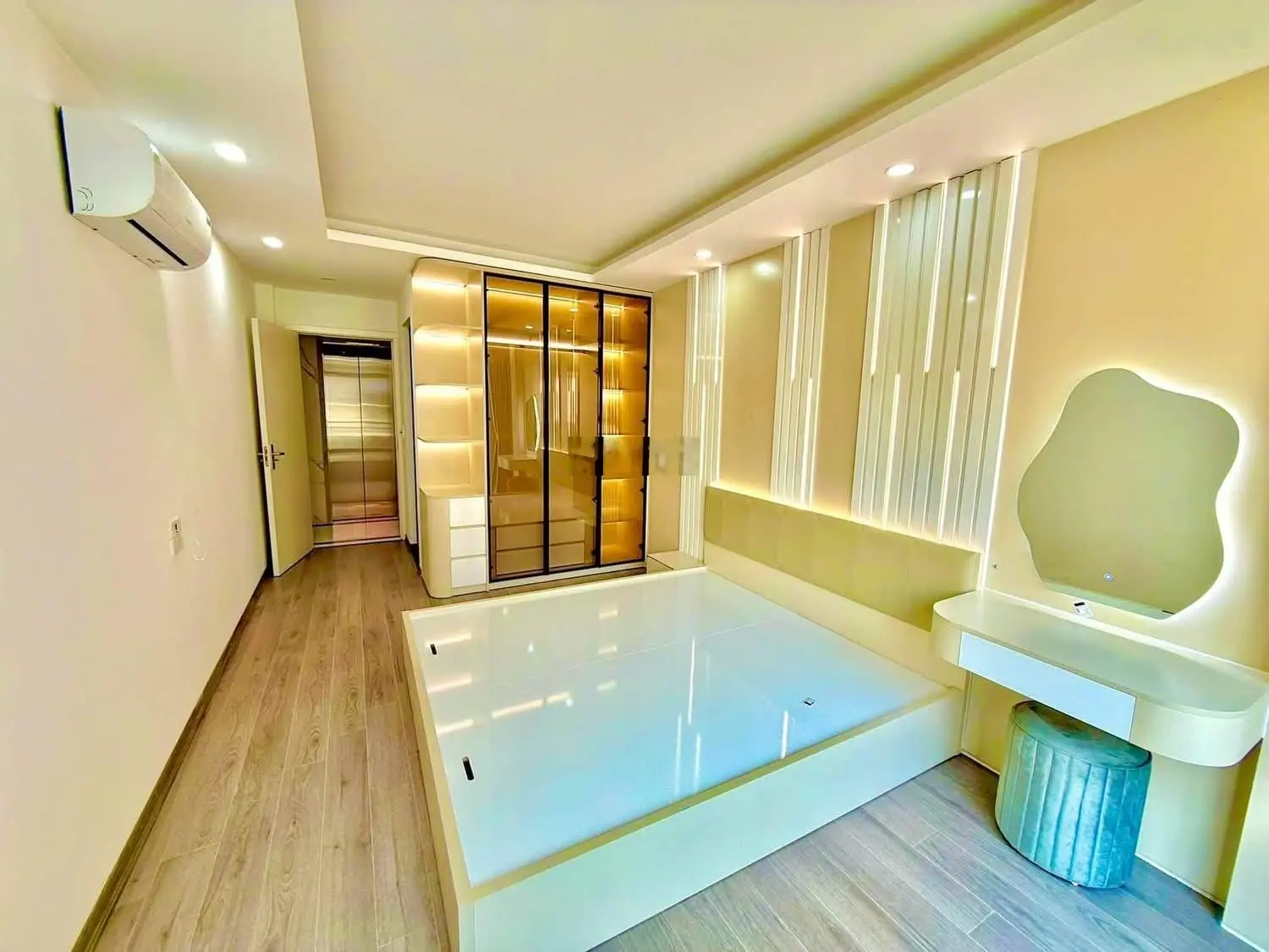 Bán Nhà Riêng tại Đội Cấn, 46m2 thang máp nhập khẩu giá 8.6 tỷ