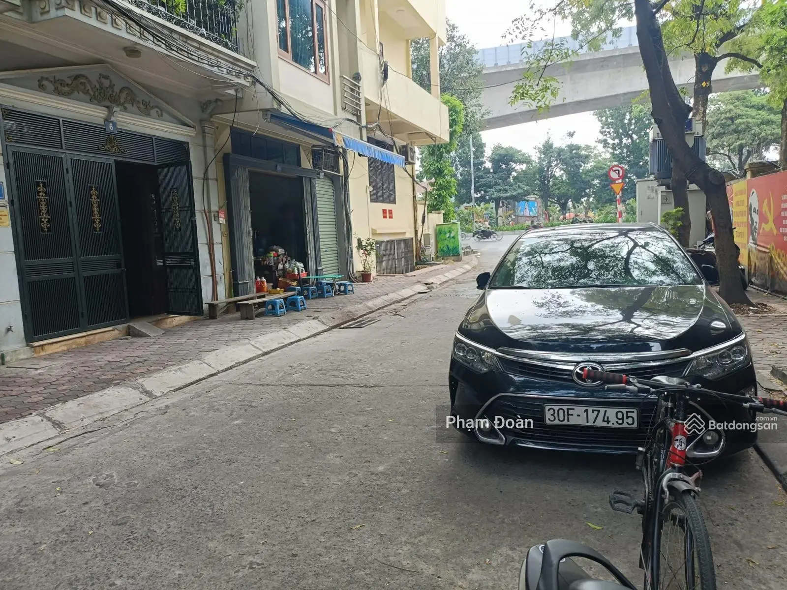 Nhà mặt phố ,giá trong ngõ ,ô tô tránh ,vỉa hè hai bên ,kinh doanh gần vườn hoa