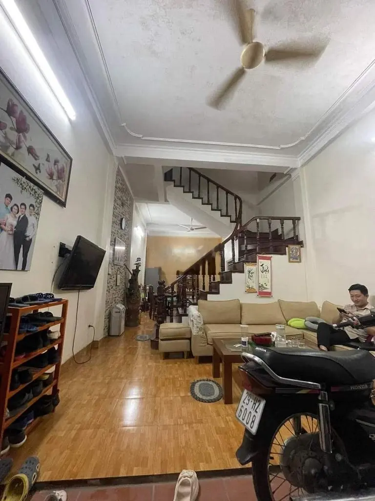 Bán nhà cũ Yên Hòa Ngõ ô tô qua nhà - Mua ở hoặc đầu tư đều_Tuyệt vời