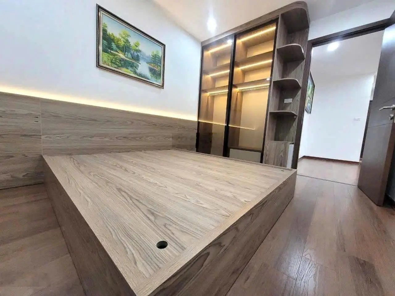 CC bán CHCC Thăng Long Capital An Khánh. DT 69,9m2, 2PN, 2VS, full nội thất vào ở ngay