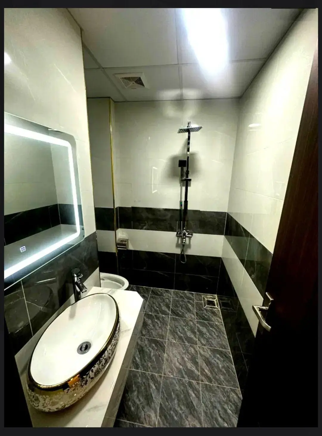 Chính chủ cần bán nhà căn góc Hoàng Hoa Thám diện tích 38m2, 6tầng thang máy full nội thất