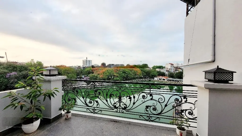 Bán nhà dân xây Ngọc Lâm, Long Biên - view hồ tuyệt đẹp, đường ô tô tránh - DT 35 m2 - giá 12,5 tỷ