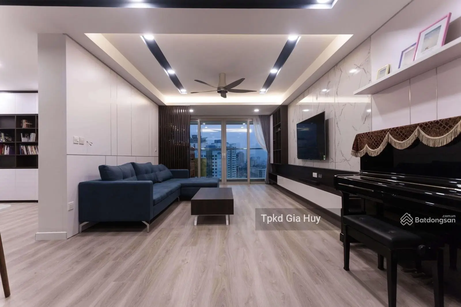 Chính chủ gửi bán căn hộ 2 ngủ, DT 130m2, full nội thất tại Mandarin Garden. Giá chỉ 80tr/m2