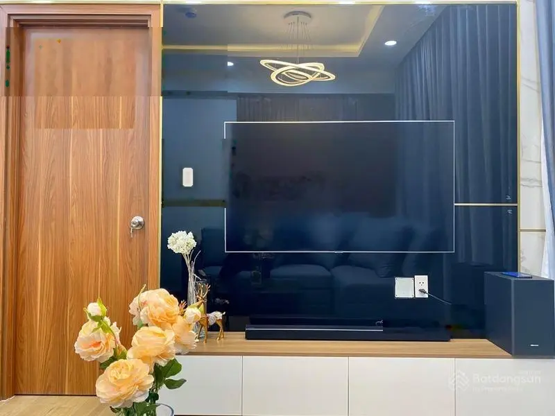 Kẹt vốn kinh doanh bán gấp căn hộ Sky Center gần sân bay 2 phòng ngủ