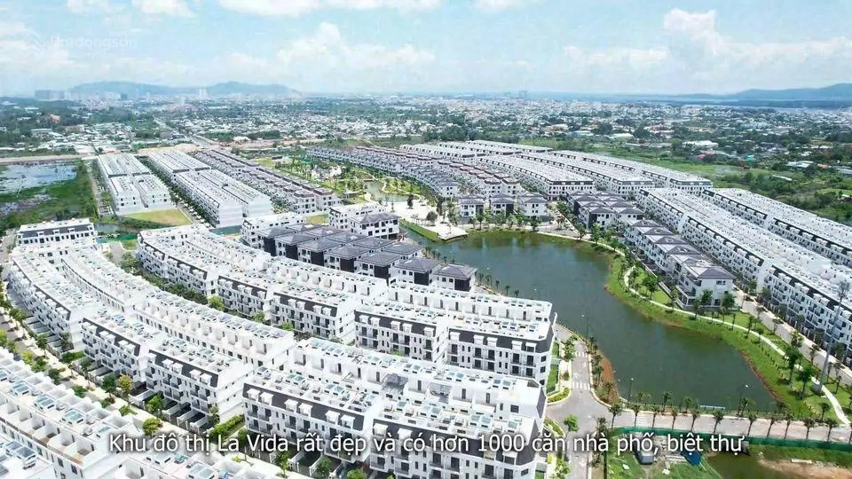 Chính chủ gửi bán căn nhà phố Đông Nam 76.81m2 giá 4,7 tỷ bao chuyển nhượng. LH 0901 309 *** xem nhà
