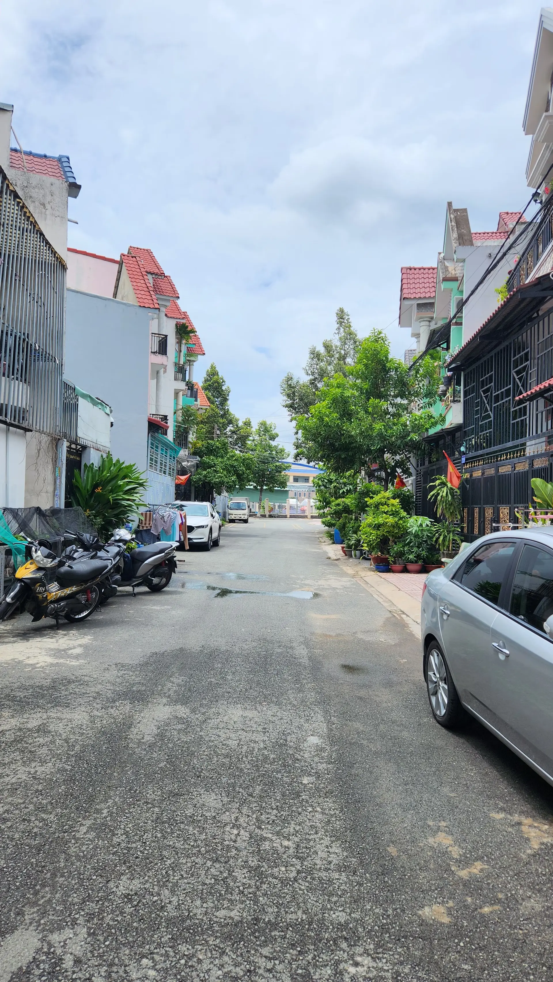 Nhà 1 trệt, 1 lầu, ngang 5.5m ngay Đông Hòa đã hoàn công