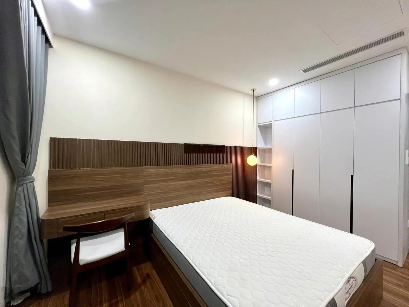 Hiếm có khó tìm, 2 ngủ tầng trung, hướng thoáng mát, hot nhất khu vực Cầu Giấy, Xuân Thủy