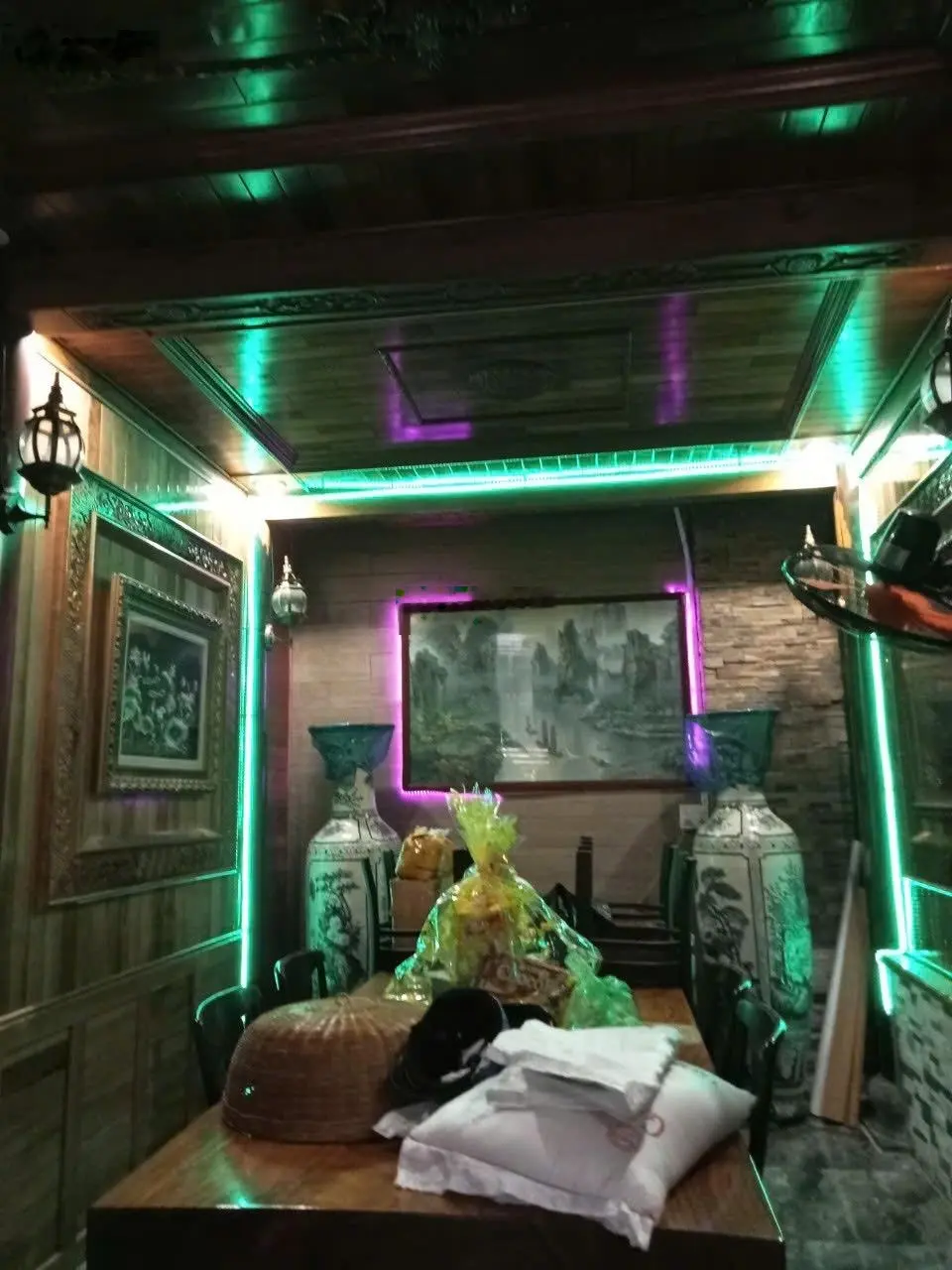 Bán biệt thự gõ đỏ ful toàn bộ góc 2mt đg nhựa kdc trung tâm Thị trấn Cần giuộc, giá 10ti500tr