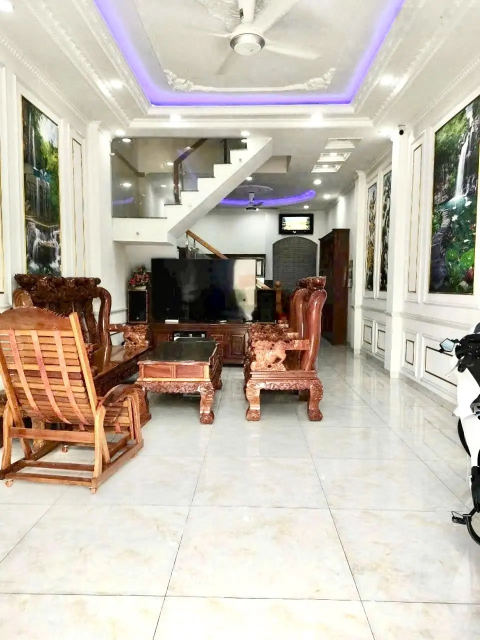 Bán Gấp Nhà KDC Lê Phong 550 2 Lầu 1 Trệt, Gara 7 Chỗ, Đường 8m, View Đẹp Giá Tốt 4.555 Tỷ!
