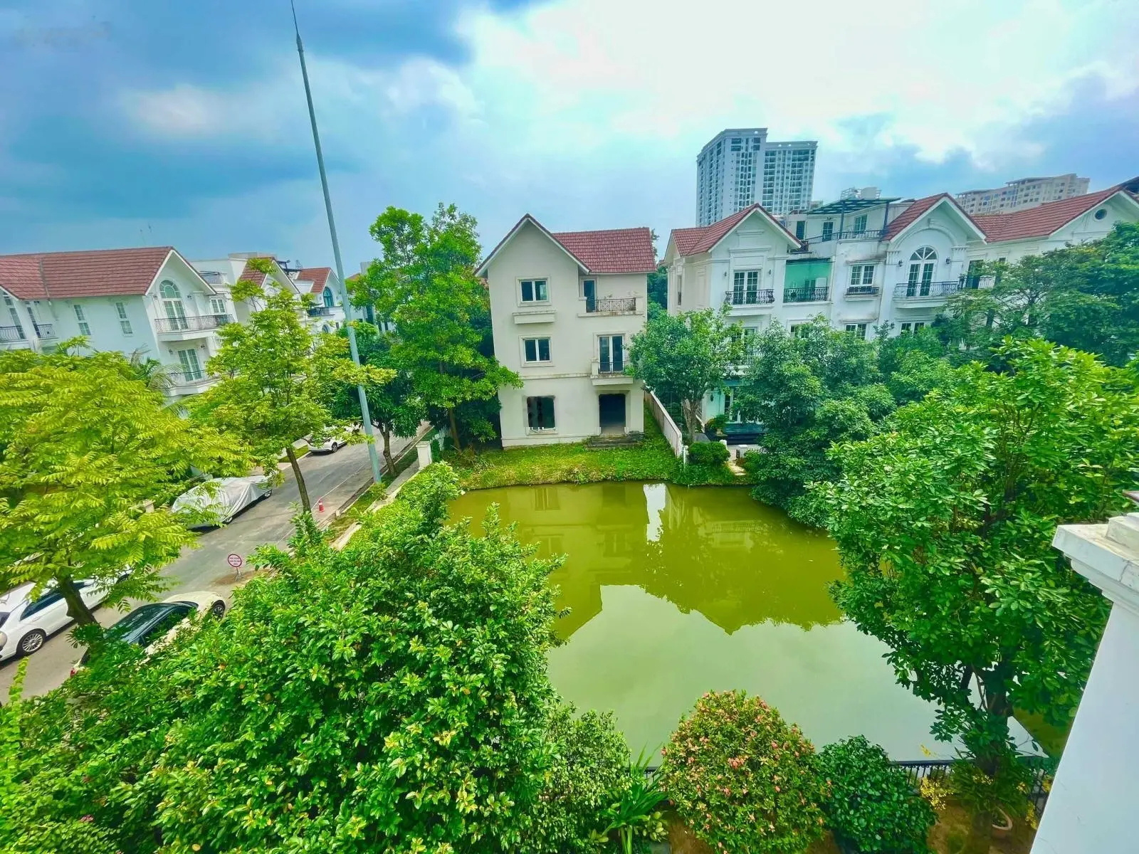 Bán BT Bằng Lăng 05 - 10 hướng TN, diện tích 351m2 XD 623m2 view ngã 3 sông rộng, giá 89tỷ bao phí