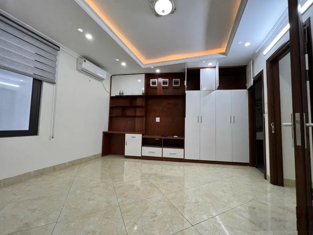 Chỉ 7,25 tỷ nhà 6 tầng bồ đề 5m ra ô tô thông hồng tiến vị trí vip full nội thất oto đỗ cửa