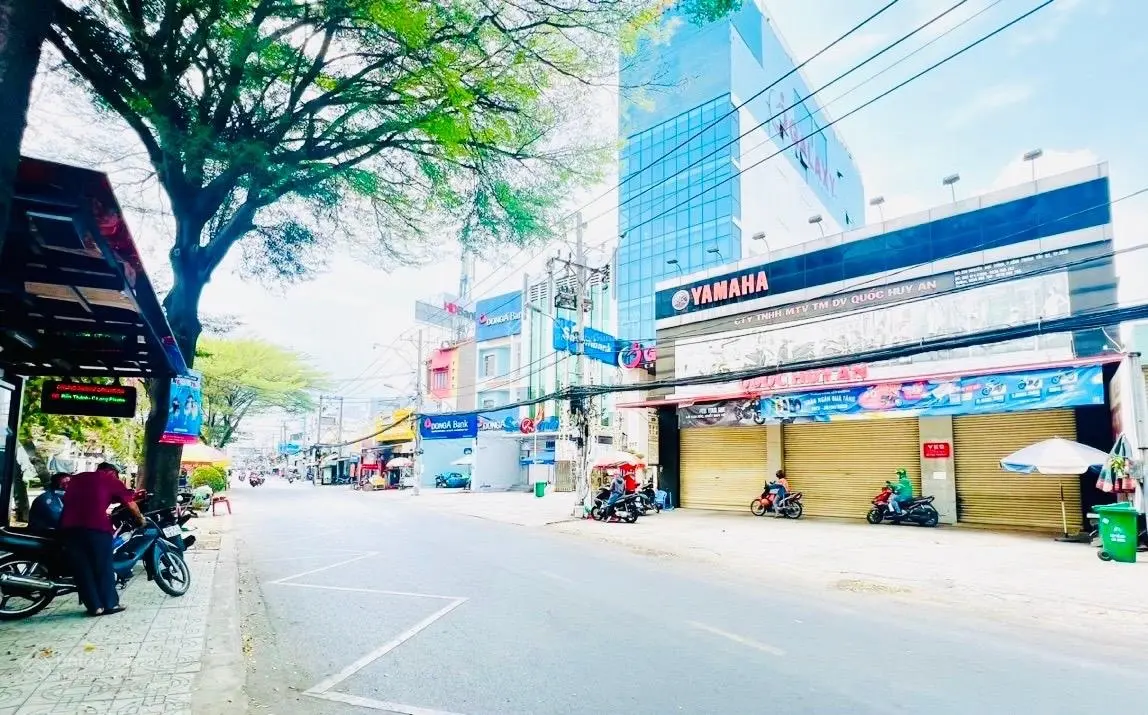 siêu phẩm mặt tiền Nguyễn Duy Trinh, quận 2, Diện tích 13m8 x 34 CN 461m2 đã có GPXD hầm 7 tầng