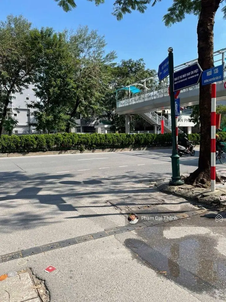 Bán gấp đất ngõ 66 Ngọc Lâm, DT 80.4M2, MT 4.8, Ô tô 7 chỗ vào đất, giá chỉ 11.X tỷ. LH 0989 819 ***