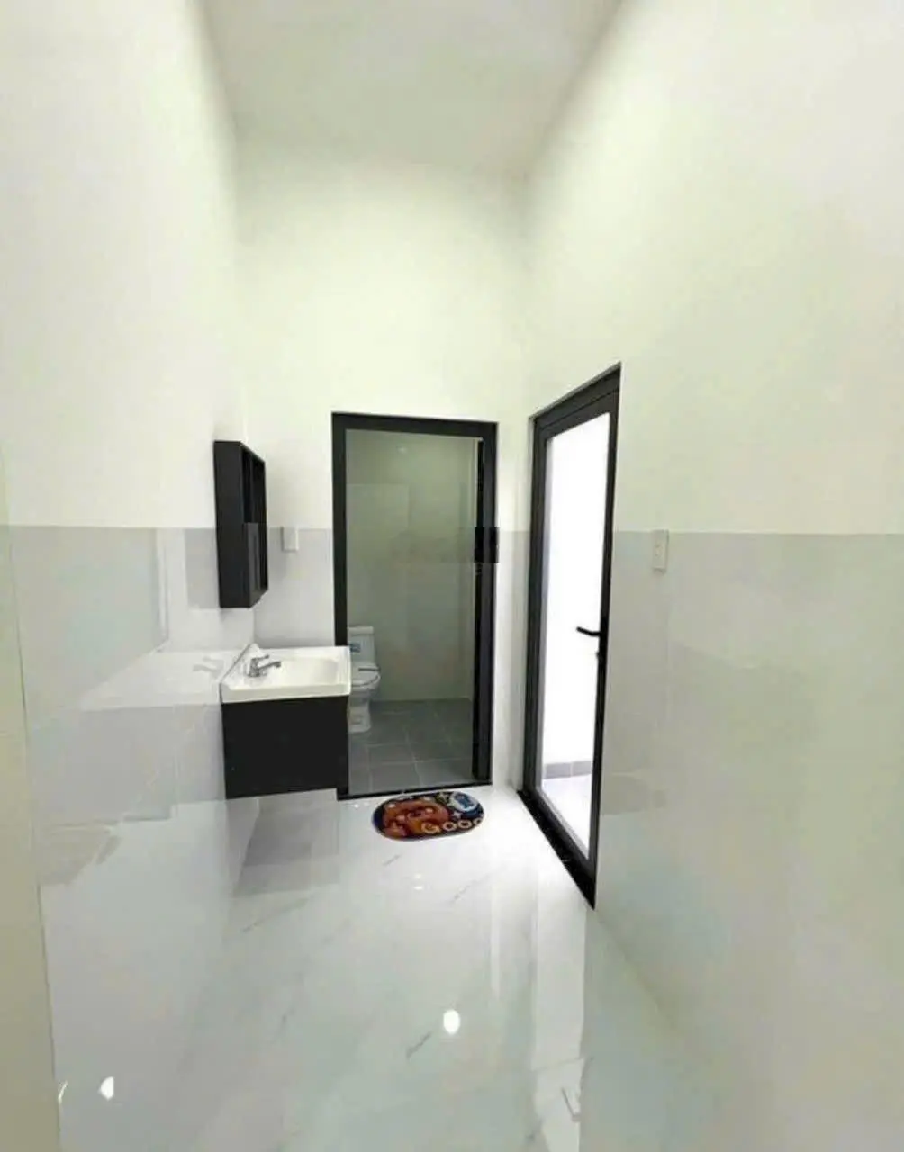 Cần bán nhà đẹp ngay chợ Bình Chánh