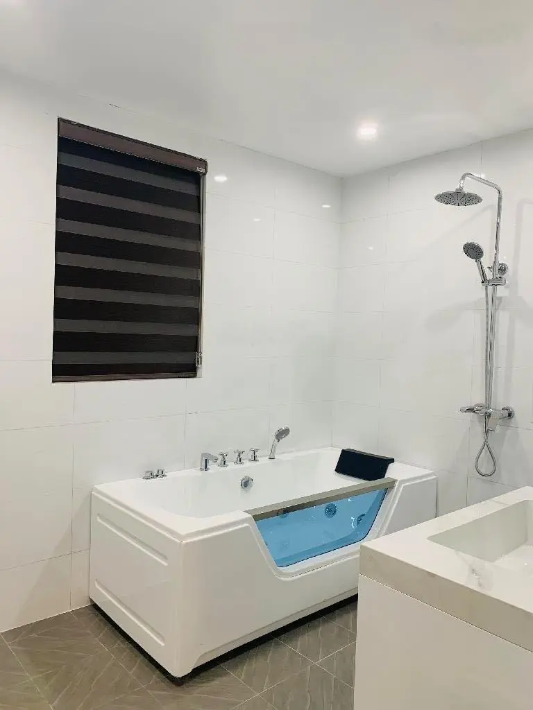 Bán nhà phố Hồng Mai - ô tô đỗ cửa - kinh doanh - full nội thất - 35m2 - 3PN. Giá: 6,5 tỷ
