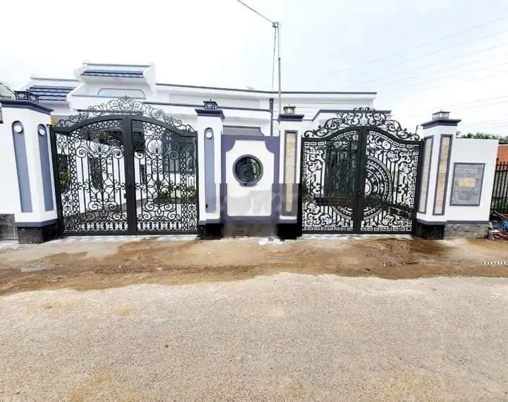 bán nhà mặt tiền lộ kiểu hiện đại , thị trấn châu thành , tỉnh bến tre