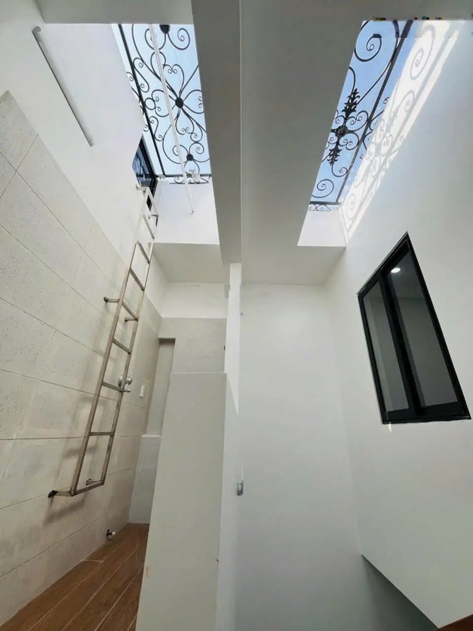 Bán nhà riêng ngõ Văn Cao ô tô đỗ cửa 41m2 * 4 tầng hướng Đông Nam mới tinh