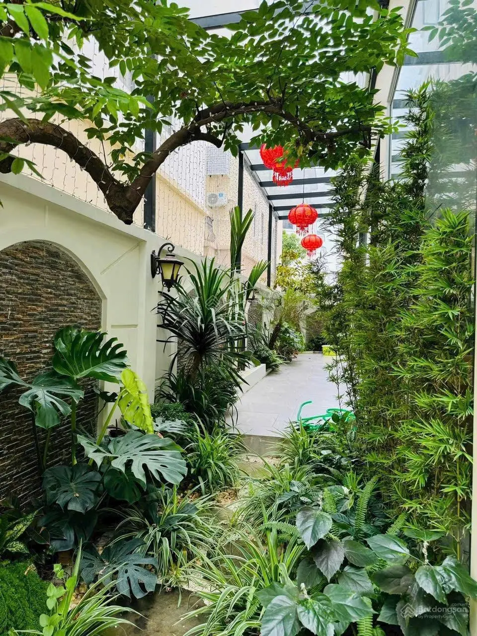 Bán gấp căn biệt thự view vườn hoa giá 31.8 tỷ DT 180m2 ngay cửa ngõ khu An Vượng cạnh Aeon HĐ