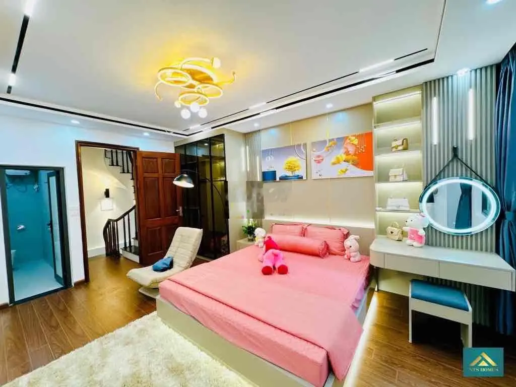 CẦU GIẤY , anh Ngọc chủ nhà chuyển đổi , nhà 5 tầng , 40m2 , 6 ngủ