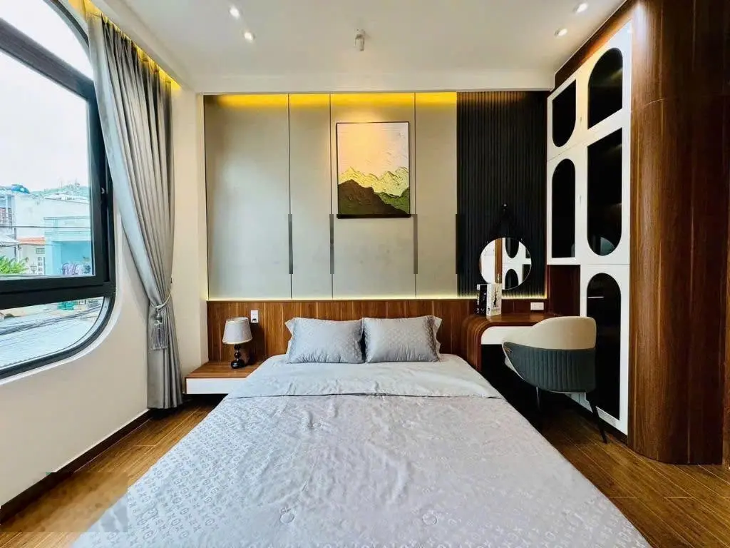 Ngay chợ Bến Thành nhà 30m đường Lê Thánh Tôn, Phường Bến Nghé, Quận 1 TpHCM giá bán 3tỷ100. Hẻm 6m