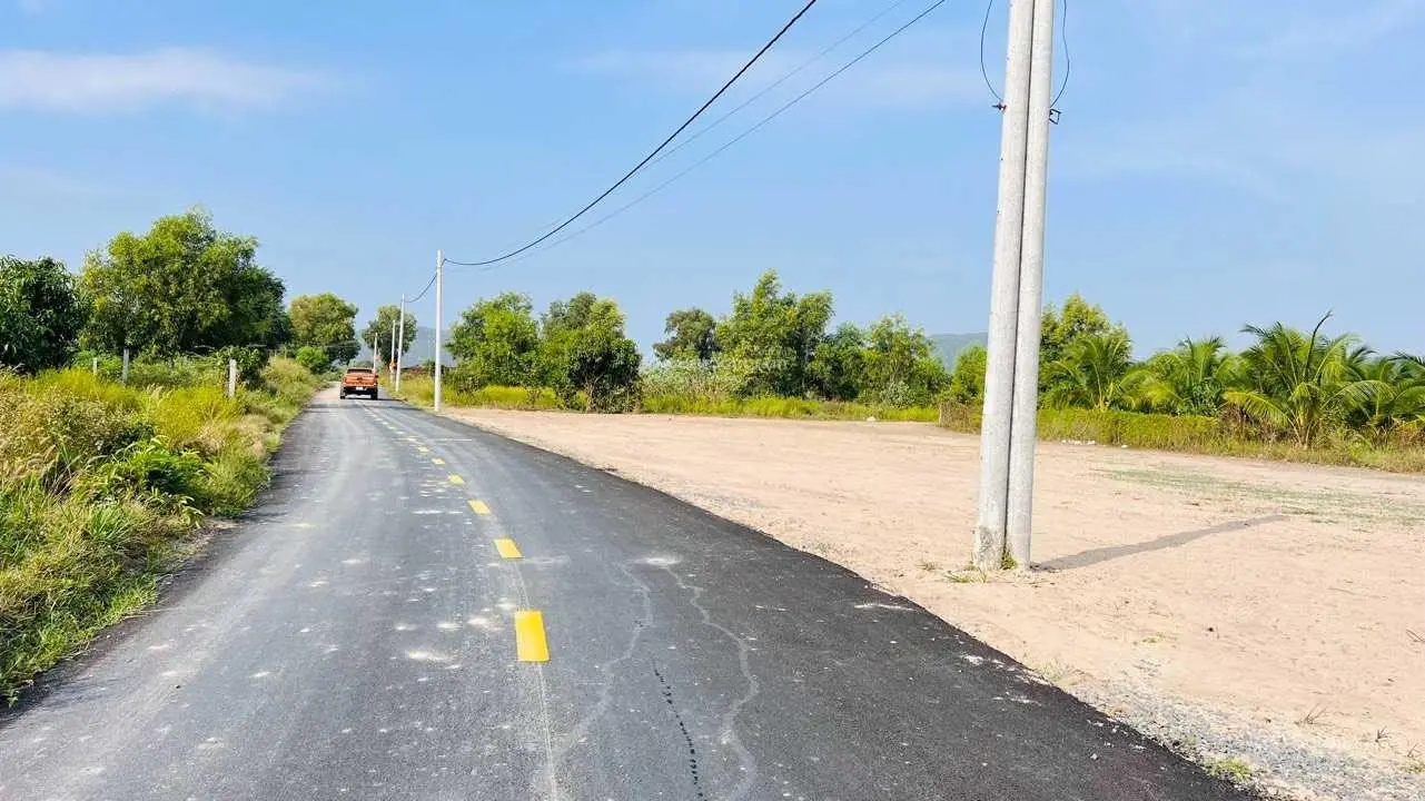 Long Mỹ - ngay hồ Bút Thiền - Tỉnh Lộ 44B vô 1km Lô góc 10x22m - 212m2 - 80m2 TC