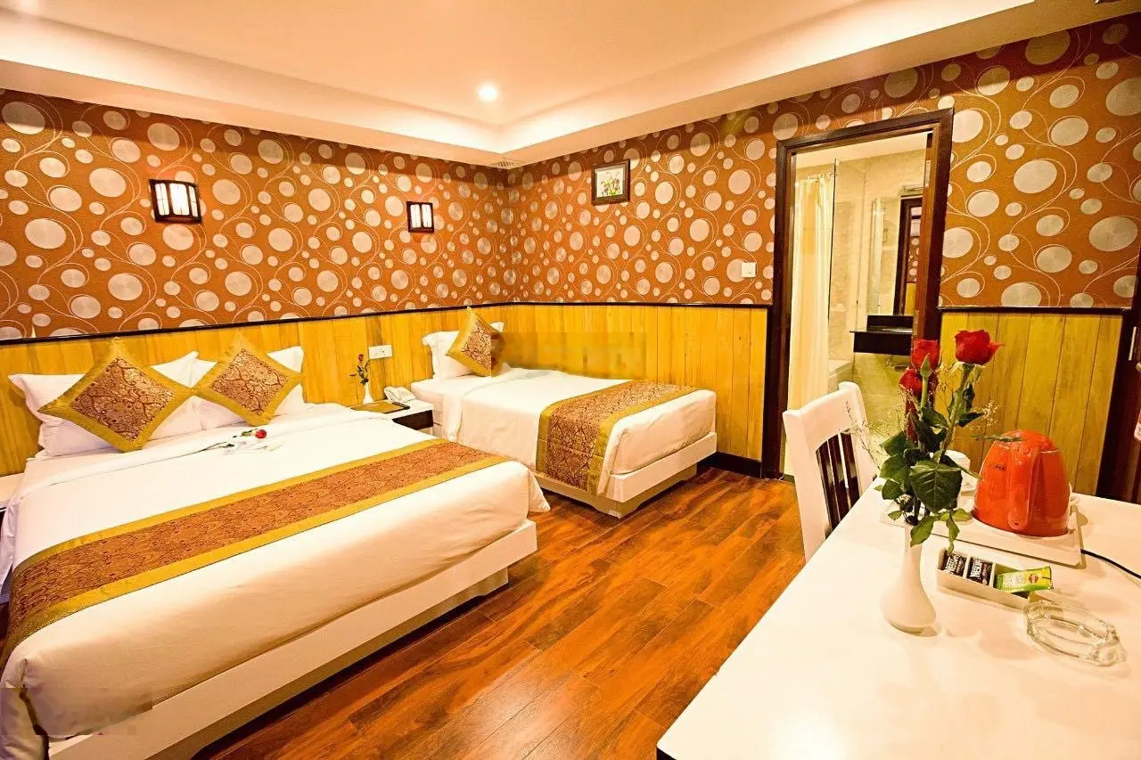 Bán khách sạn 4* Khu Phố Tây, Nha Trang. Ks cao 20 tầng, 80 P KD - Giá bán: 125 tỷ